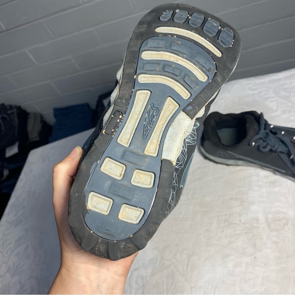 Altra Women’s Superior 4.5 Size 8 Black and Blue Pre Owned See Photos Shoes - Picture 14 of 16